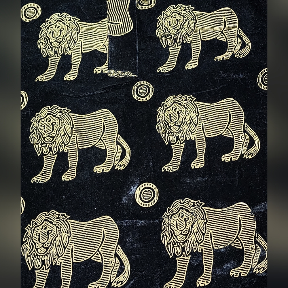 Seyimark Elegant Black and Gold Lion Print Men's Top - Picture 4 of 12